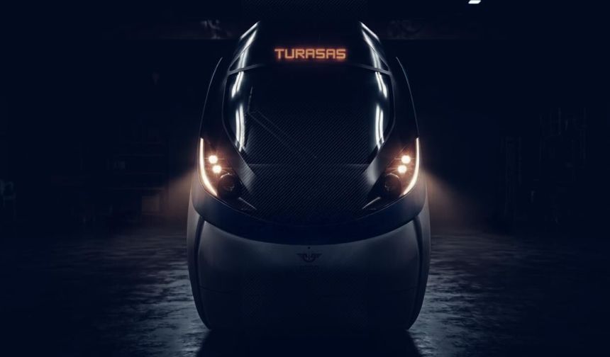 Türkiye’nin ilk milli elektrikli hızlı treni raylara iniyor