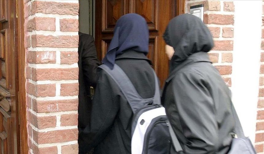Almanya'da Müslümanların yüzde 17'si ayda en az bir kez açıkça ayrımcılığa uğradı
