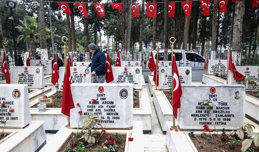 Ramazan Bayramı arifesinde şehitlikler ziyaret edildi