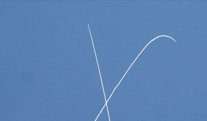 BAE, İran'dan bugün 13 balistik füze ve 27 silahlı insansız hava aracıyla saldırı düzenlendiğini açıkladı