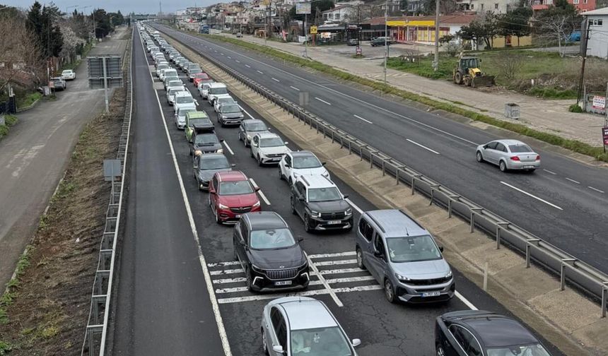 Bayram dönüşü trafik yoğunluğu: Ağır vasıtalara kısıtlama getirildi