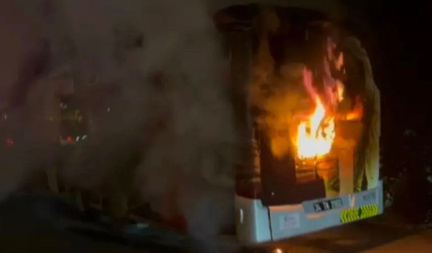 Köprü girişinde metrobüs yangını