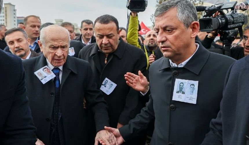 Liderler şehit töreninde bir araya geldi: Bahçeli ile Özel el ele