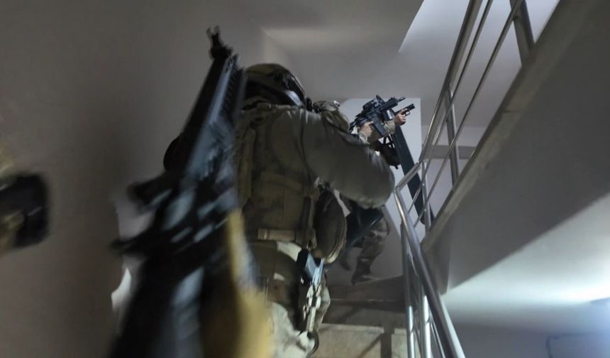 32 ilde FETÖ operasyonu: 64 gözaltı