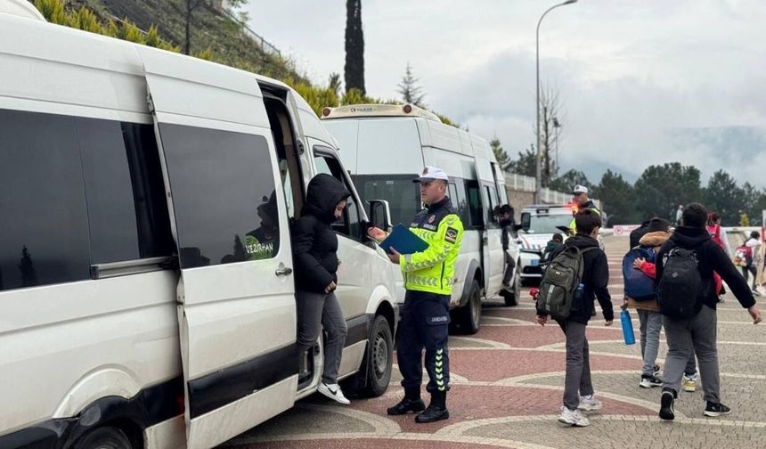 'Okul Taşıtı' yazmayan servis aracına 2 bin 719 TL ceza