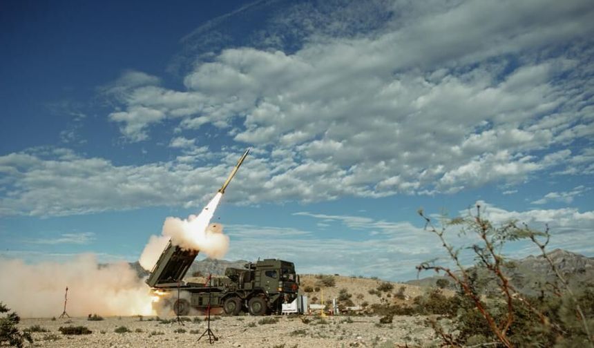 Küresel askeri harcamalar geçen yıl yaklaşık 2,9 trilyon dolarla rekor tazeledi