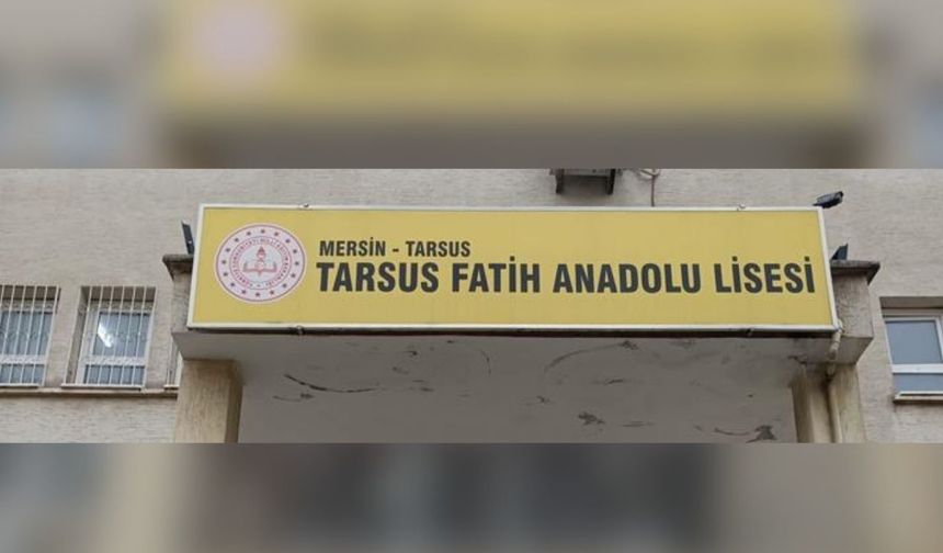 Mersin'de lisede bir öğrenci tabanca ile yakalandı