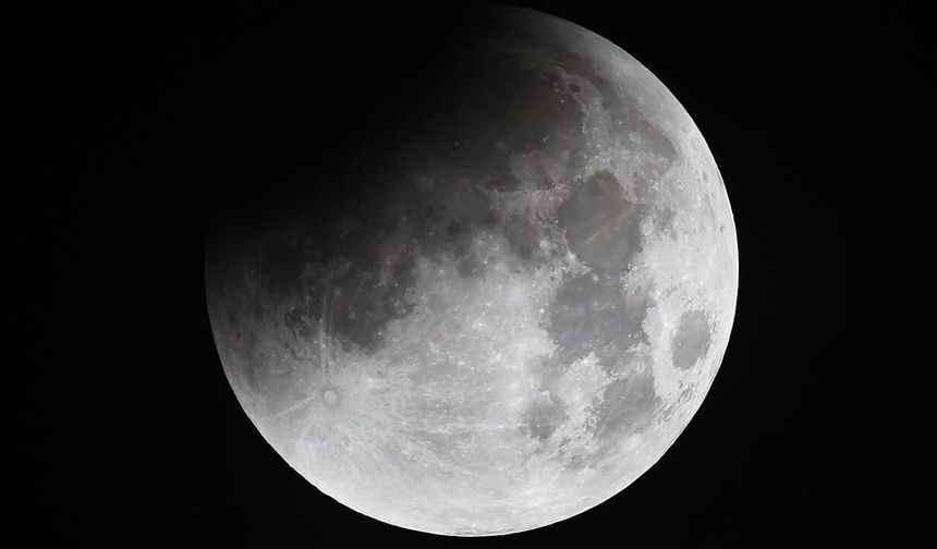 Çin, Ay'da iki yeni mineral keşfetti