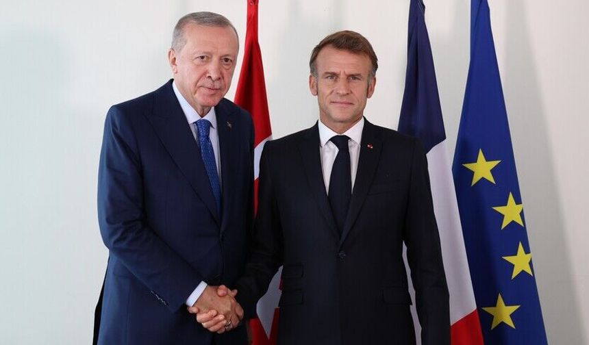 Cumhurbaşkanı Erdoğan, Fransa Cumhurbaşkanı Macron ile telefonda bölgesel ve küresel konuları görüştü