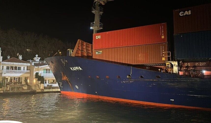 Sarıyer'de karaya oturan konteyner gemisi kurtarıldı