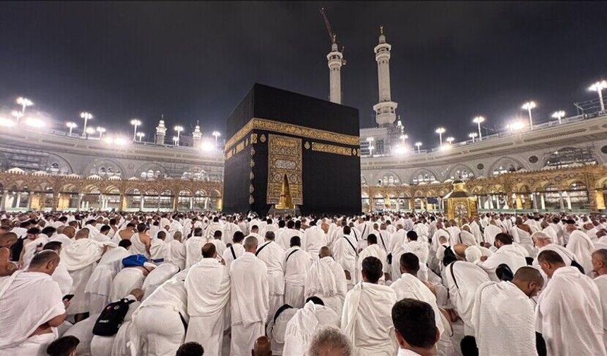 Türkiye'den giden ilk hacı kafilesi kutsal topraklara ulaştı