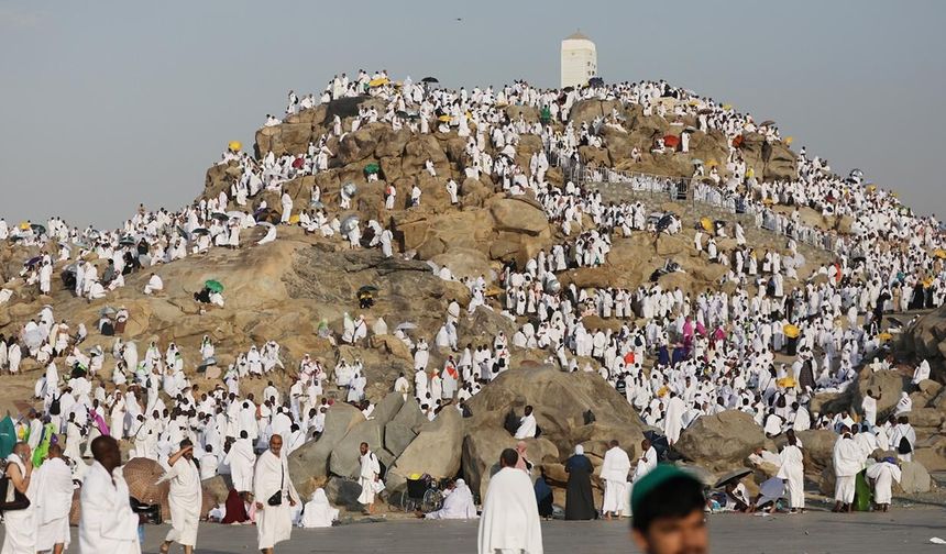 Türk hacı adaylarının Arafat'a intikali başladı