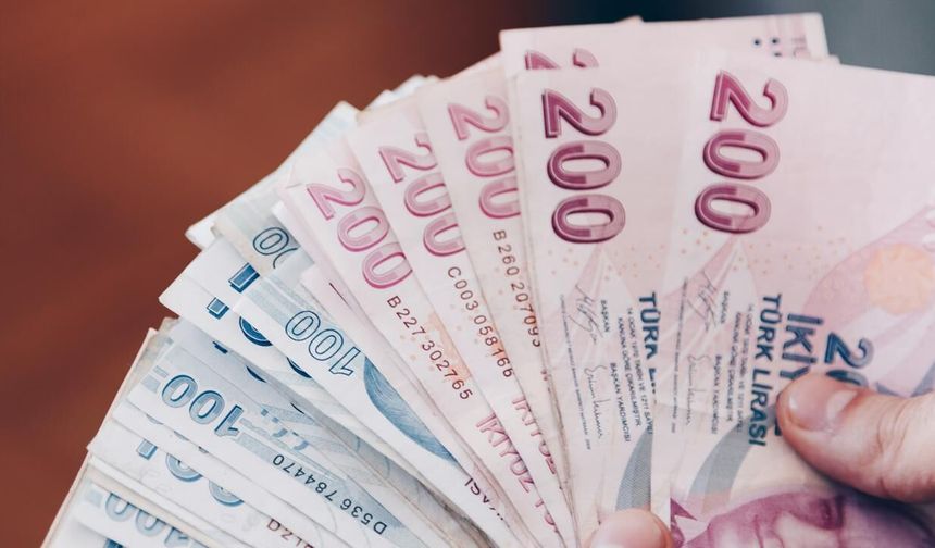 Emeklilerin ikramiye ve aylık ödemeleri bugün başlıyor