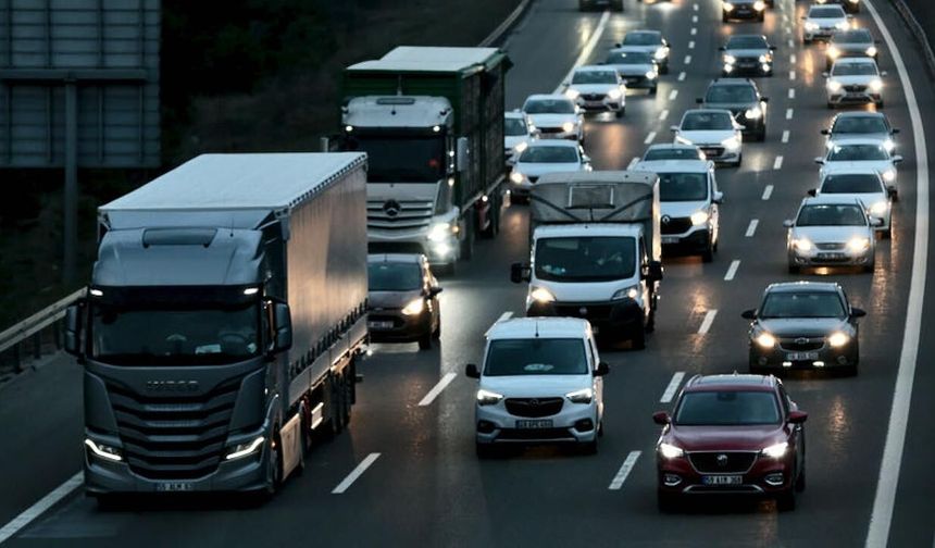 Sakarya, Kocaeli ve Düzce'de ağır tonajlı araçlara bayram dönüşü seyir yasağı