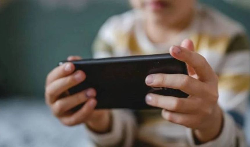 Sosyal medyada yeni dönem: '15 yaş' sınırı Resmi Gazete'de