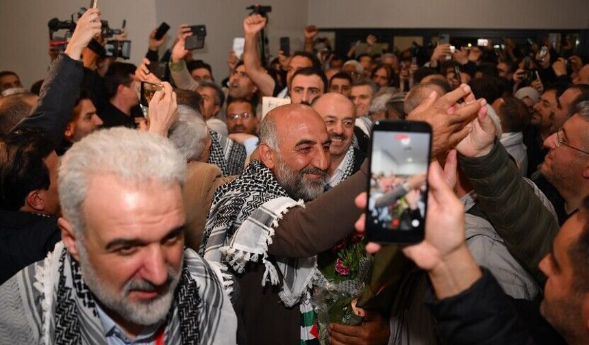 İsra*l'in alıkoyduğu Küresel Sumud Filosu aktivistleri yaşadıklarını anlattı
