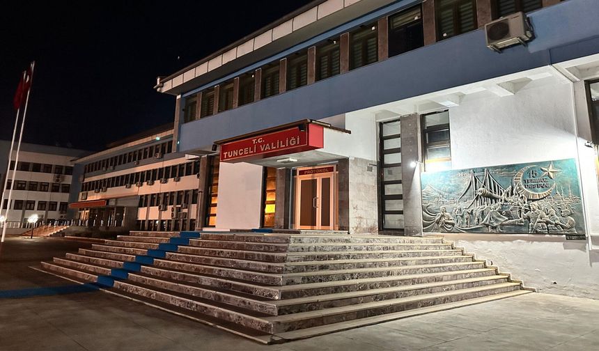 Tunceli Valisi Aygöl'ün Kemal Kılıçdaroğlu'nun afişlerini billboardlara astırdığı iddialarına yalanlama