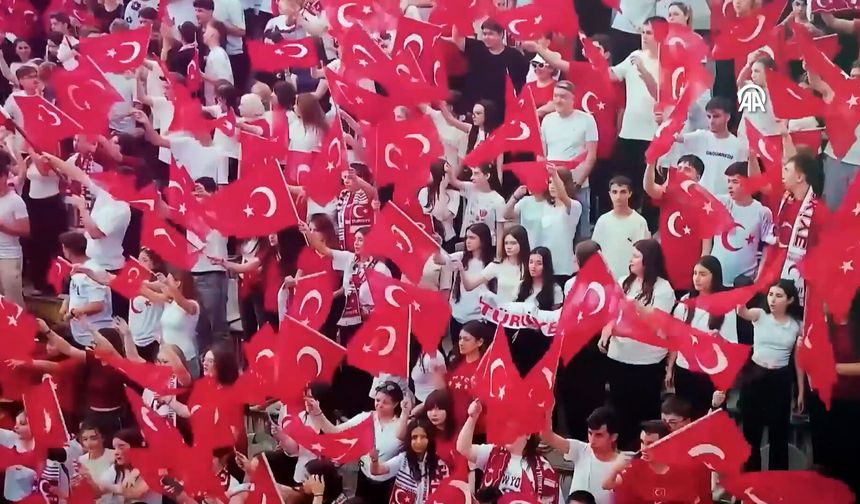 A Milli Futbol Takımı beste yarışmasında "Bizim Çocuklar" birinci oldu
