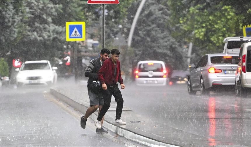 Ankara için gök gürültülü sağanak uyarısı