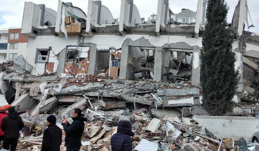 Depremde yıkılan Sueda Kent Sitesi davasında "depremin büyüklüğü" tartışması