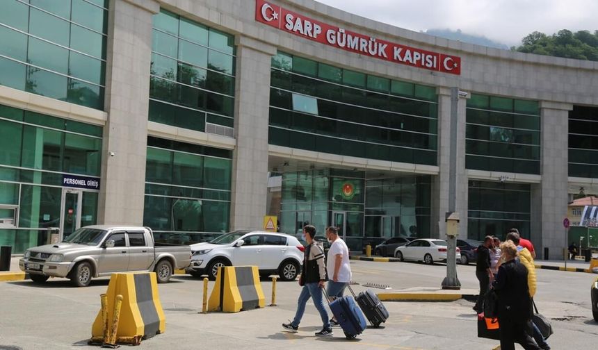 Sarp Sınır Kapısı'ndan Kurban Bayramı tatilinde 185 bini aşkın yolcu geçti