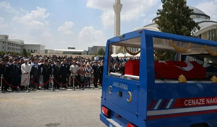 Ankara'da kaza kırıma uğrayan helikopterde hayatını kaybeden pilot son yolculuğuna uğurlandı
