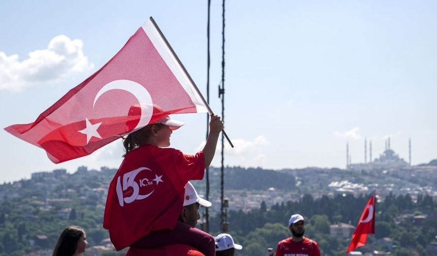 15 Temmuz Şehitler Köprüsü'ndeki "İrade Bizim, Zafer Bizim" Yürüyüşü tamamlandı: Köprü 15:00'te açılacak