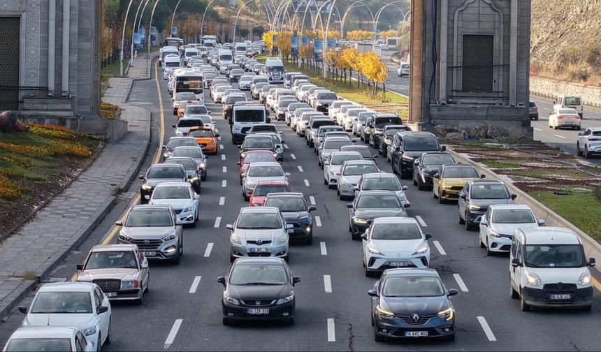 Otomobilde en çok tercih edilen renkler gri ve beyaz oldu