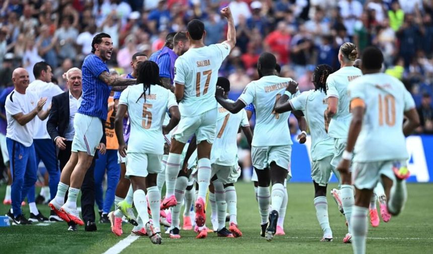 Dünya Kupası'nda ilk yarı finalist Fransa