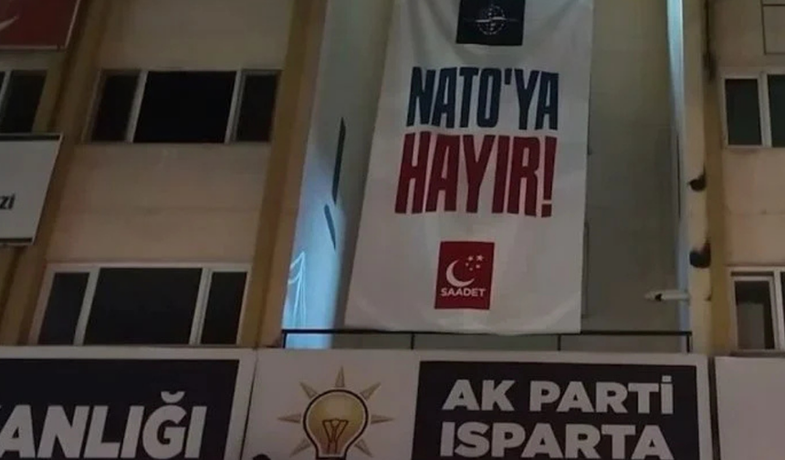 Saadet Partisi’nin “NATO’ya Hayır” pankartına para cezası!