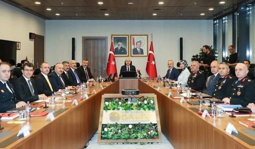 TBMM Başkanı Kurtulmuş ve Bakan Çiftçi, 81 il valisiyle toplantı yaptı