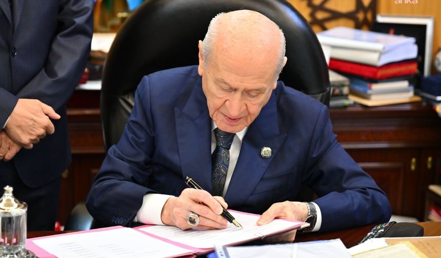 MHP Genel Başkanı Devlet Bahçeli, "çerçeve yasa" teklifini imzaladı