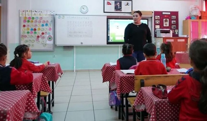 Sözleşmeli öğretmenlik yapan eşlerin yer değiştirme başvuruları 12 Ağustos'ta başlayacak