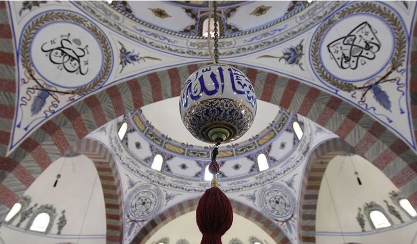 Diyanet'ten "Mevlid-i Nebi" başlıklı Cuma Hutbesi: Yaşadığımız sorunların çözümü nebevî ahlaktadır