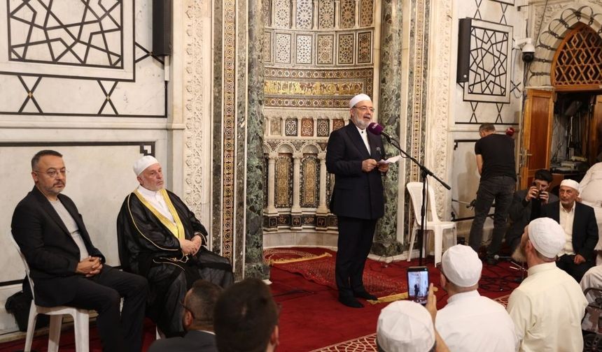 Eski Diyanet İşleri Başkanı Mehmet Görmez, Şam Emevi Camii’nde Cuma Namazı sonrası hitap etti