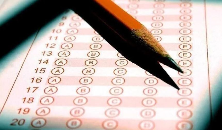Üniversite adaylarına "Sosyal medyanın yönlendirdiği tercihler kariyeri riske atabilir" uyarısı
