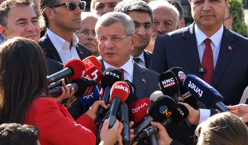 Davutoğlu "Cumhurbaşkanına hakaret" suçundan ifade verdi