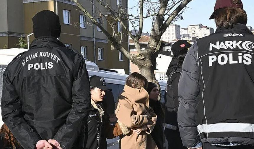 İstanbul'da sokak satıcılarına yönelik uyuşturucu operasyonunda 164 zanlı tutuklandı