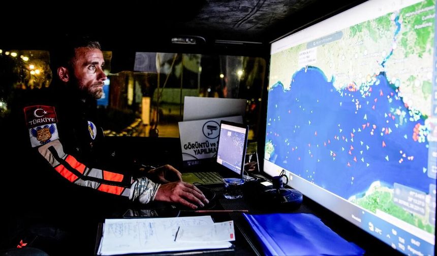 Silivri açıklarında batan gemi için arama kurtarma çalışmaları sürüyor
