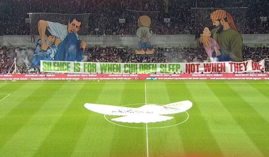 Konya’da tribünler tek yürek: Konyaspor taraftarlarından Filistin’e destek koreografisi!