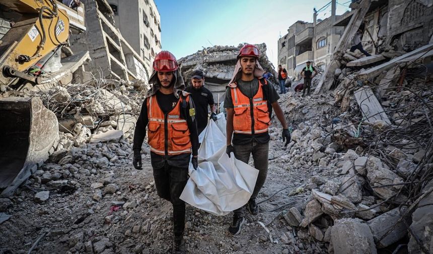 Katil İsrail'in 2023'te Gazze'ye düzenlediği saldırıda enkaz altında kalan 55 kişinin naaşı çıkarıldı