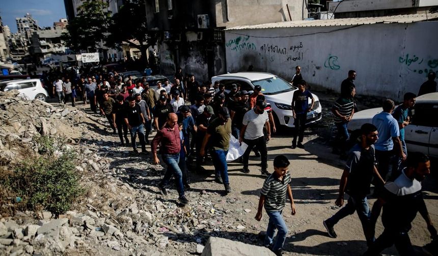 Soykırımcı İsrail Gazze'de bir evi bombaladı, aynı aileden 4 kişi şehit oldu