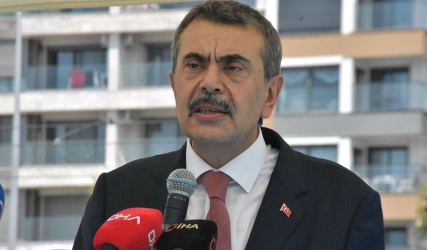 Bakan Tekin öğretmenlerin kılık kıyafet düzenlemesine ilişkin açıklama yaptı