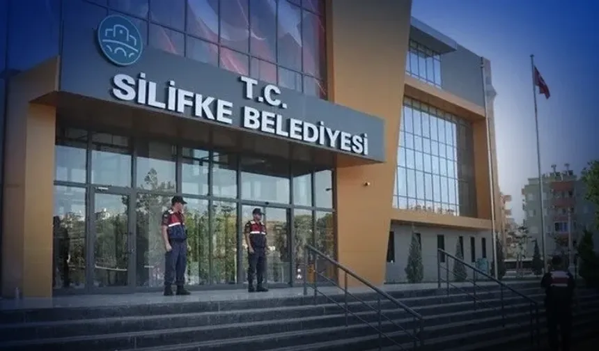 Silifke Belediyesi'ne yönelik operasyonda gözaltına alınan 7 zanlıdan 3'ü tutuklandı