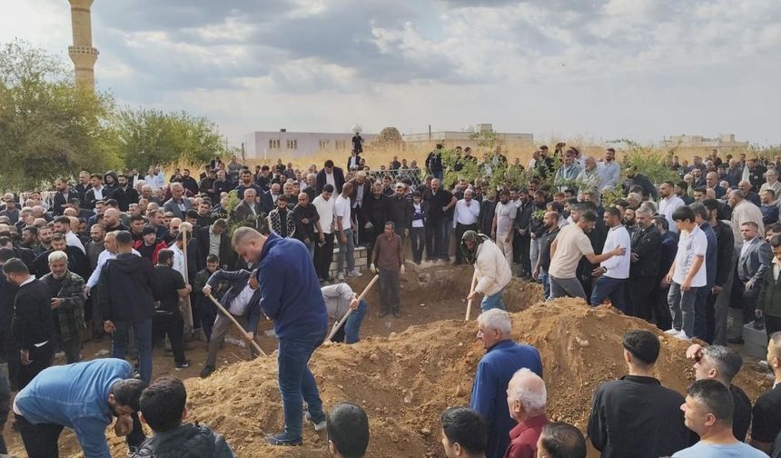 Mardin'de feci kaza: Aynı aileden 6 kişinin cenazesi defnedildi