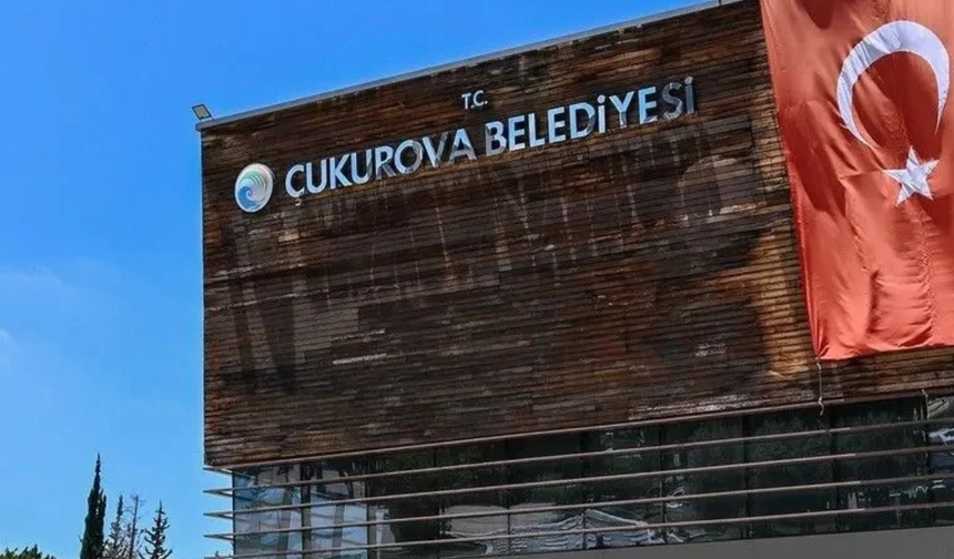 Çukurova Belediyesine yönelik operasyonda gözaltına alınan 49 kişi adliyeye sevk edildi