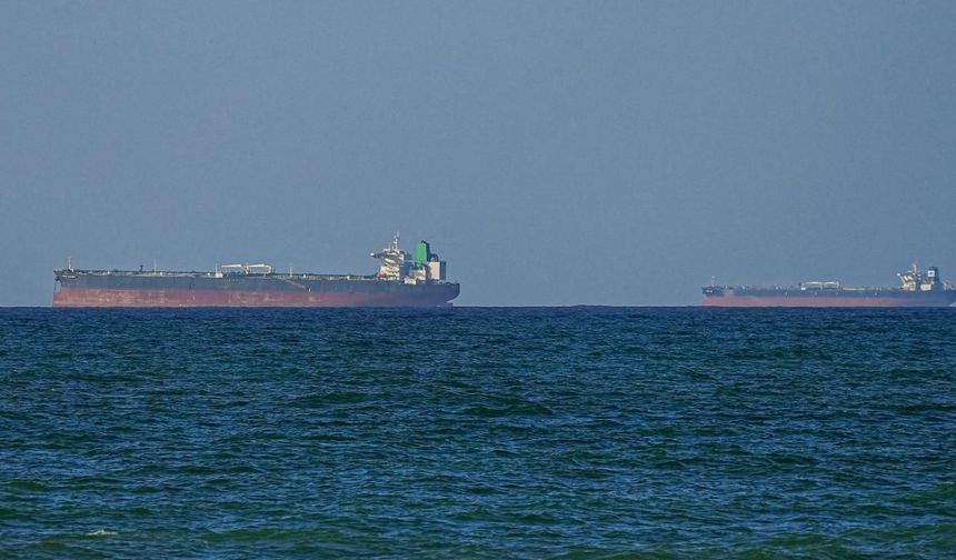 İranlı komutandan, Hürmüz Boğazı'ndan geçmek isteyen gemilere uyarı