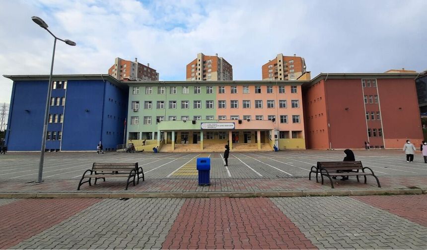 Başakşehir’de ortaokulda kavga: Yaralı öğrenciler var