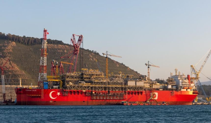 Türkiye'nin ilk yüzer üretim platformu "Osman Gazi" görev yerine uğurlandı