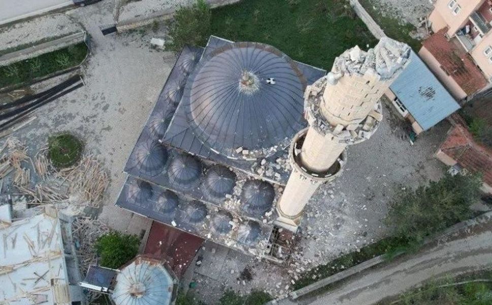 Tokat'ta depremin izleri gün ağarınca ortaya çıktı
